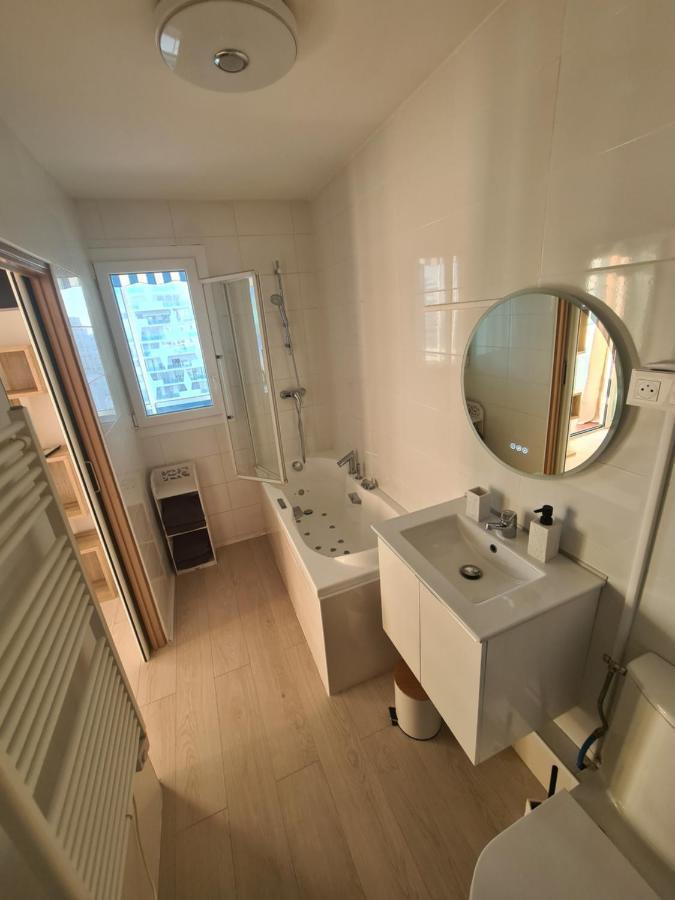 Appartement Lumineux Avec Vue Sur Mer A 50 M De La Plage Et Du Centre Ла-Гранд-Мот Экстерьер фото
